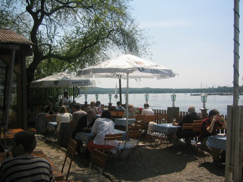 Blick auf den See und die Berge