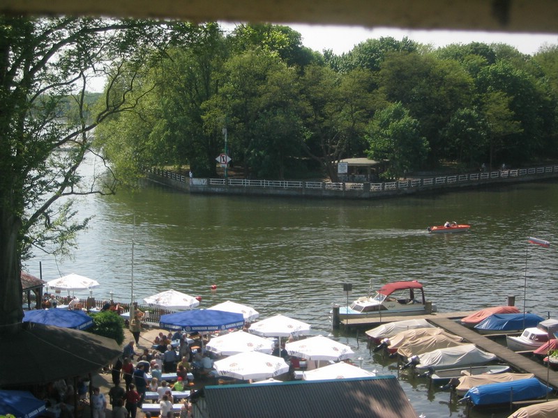 Blick auf den "Spreebogen"